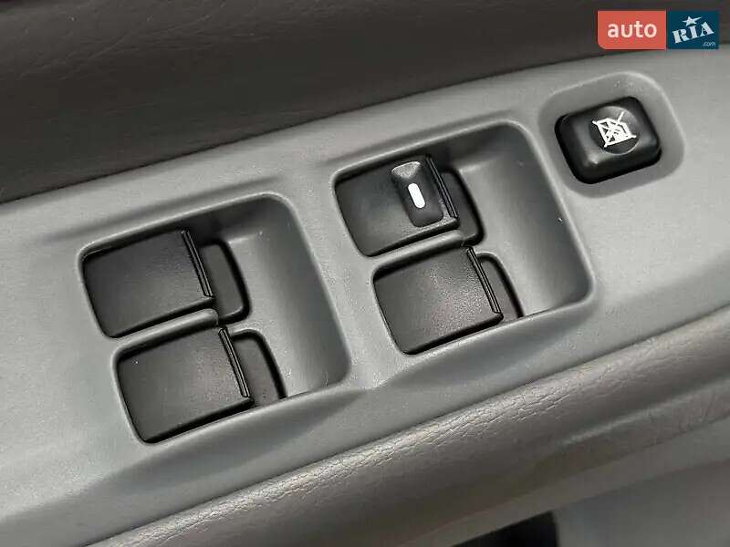 Седан Mitsubishi Lancer 2004 в Києві