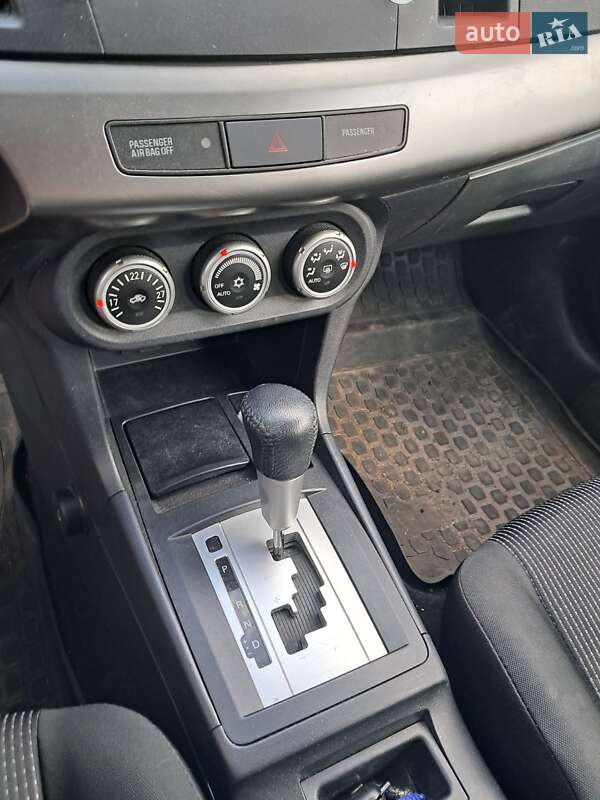 Хэтчбек Mitsubishi Lancer 2009 в Киеве
