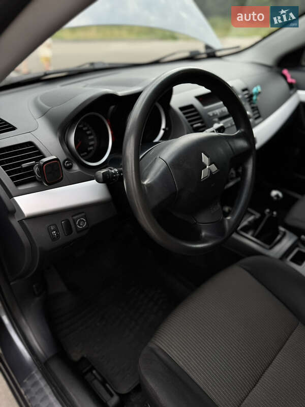 Седан Mitsubishi Lancer 2008 в Чернигове