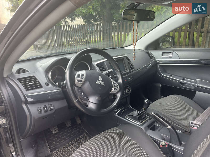 Седан Mitsubishi Lancer 2012 в Ярмолинцях