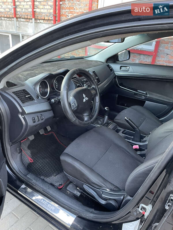 Седан Mitsubishi Lancer 2010 в Полонном