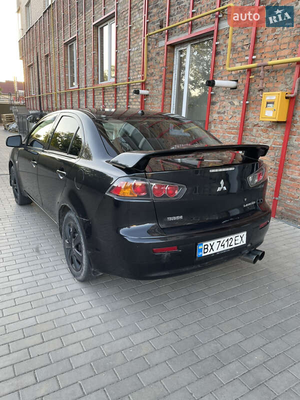 Седан Mitsubishi Lancer 2010 в Полонном