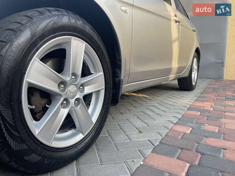 Седан Mitsubishi Lancer 2012 в Кобеляках