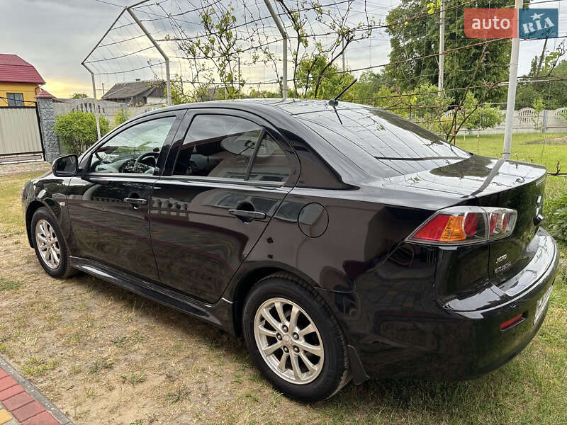 Седан Mitsubishi Lancer 2013 в Старичах