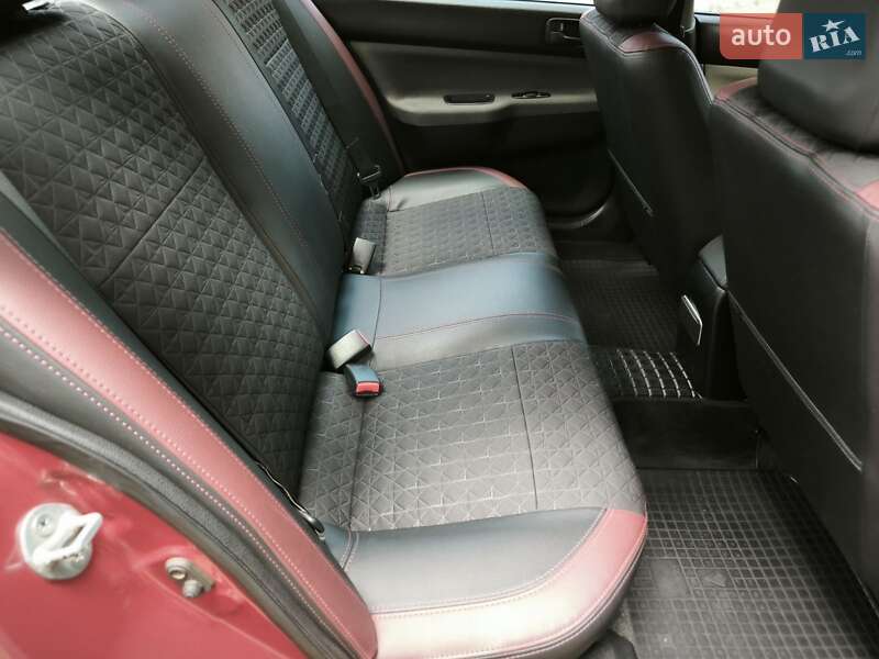 Седан Mitsubishi Lancer 2004 в Днепре