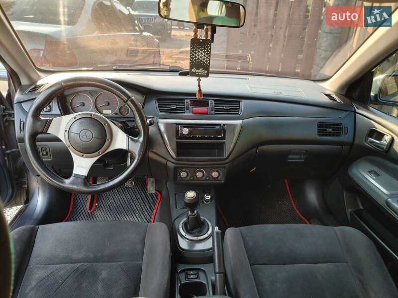 Седан Mitsubishi Lancer 2004 в Ужгороде