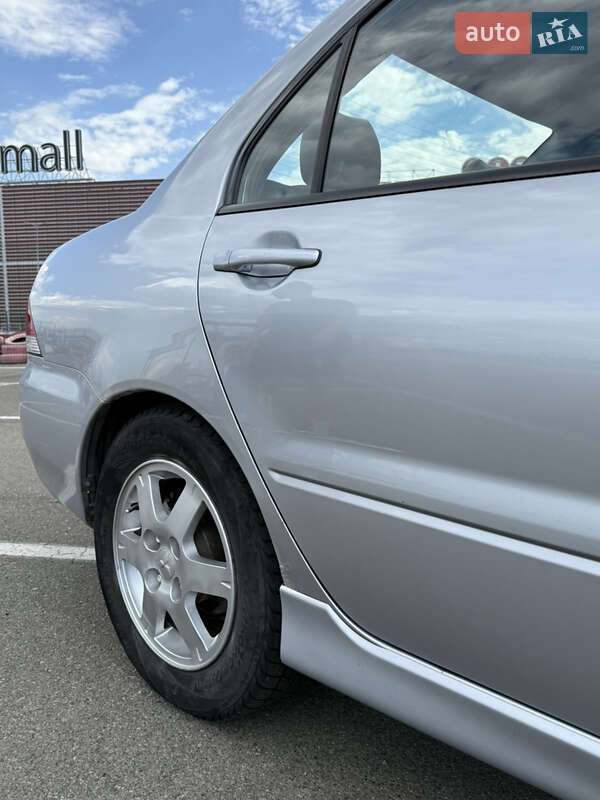 Седан Mitsubishi Lancer 2003 в Киеве