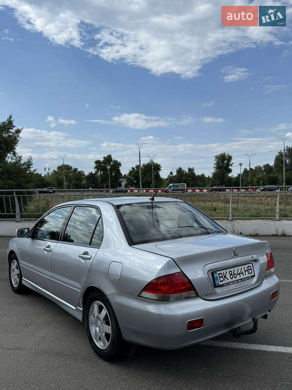 Седан Mitsubishi Lancer 2003 в Киеве