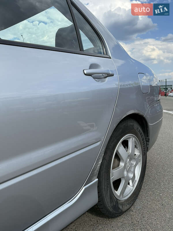 Седан Mitsubishi Lancer 2003 в Киеве