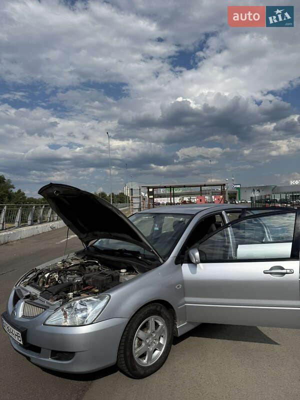 Седан Mitsubishi Lancer 2003 в Киеве