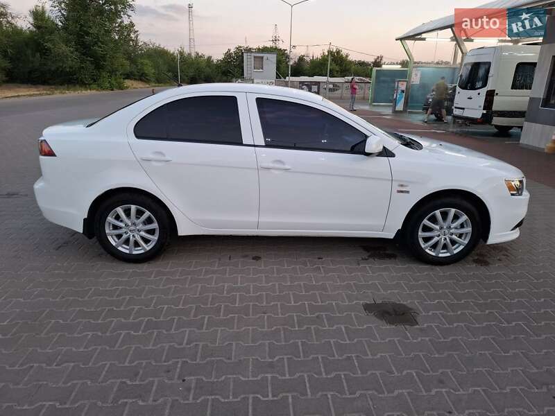Седан Mitsubishi Lancer 2013 в 