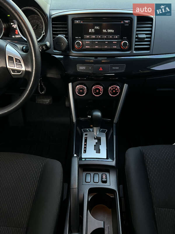 Седан Mitsubishi Lancer 2015 в Киеве
