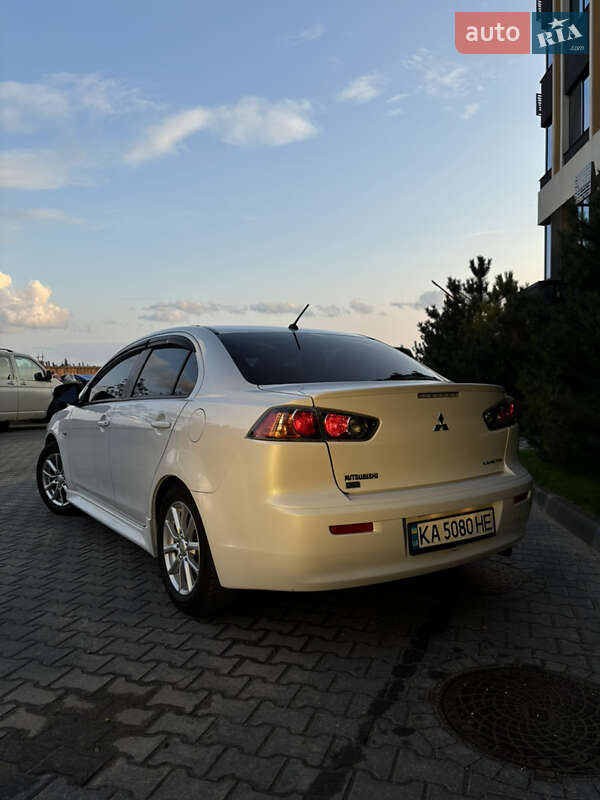 Седан Mitsubishi Lancer 2015 в Киеве