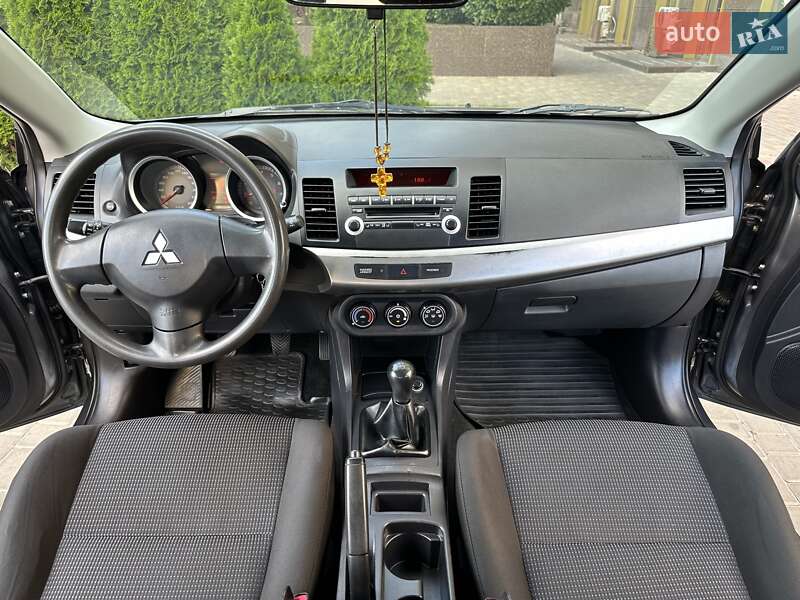 Седан Mitsubishi Lancer 2009 в Одессе