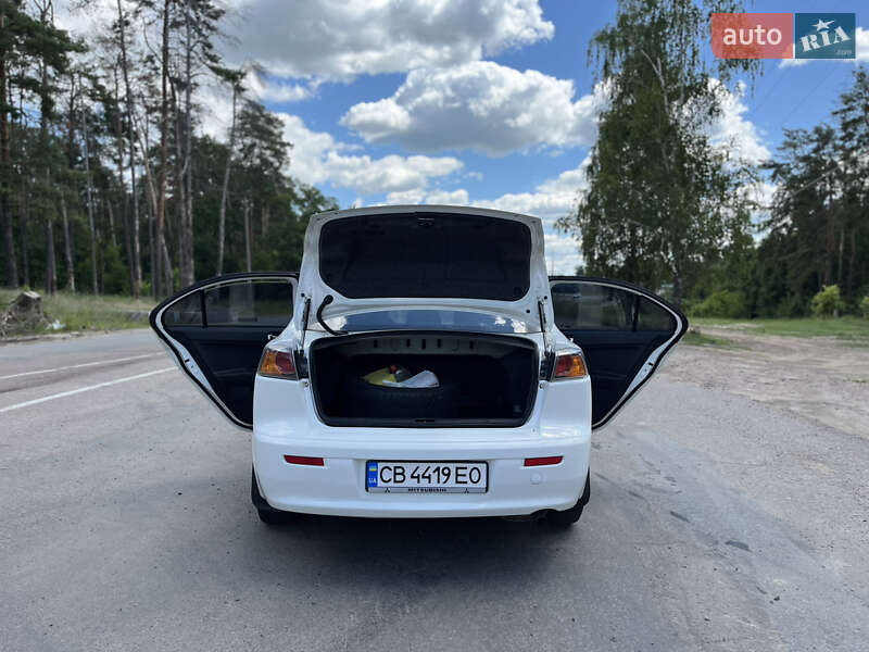 Седан Mitsubishi Lancer 2012 в Чернигове