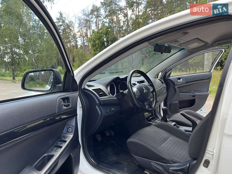 Седан Mitsubishi Lancer 2012 в Чернигове