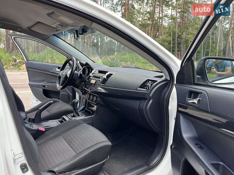 Седан Mitsubishi Lancer 2012 в Чернигове