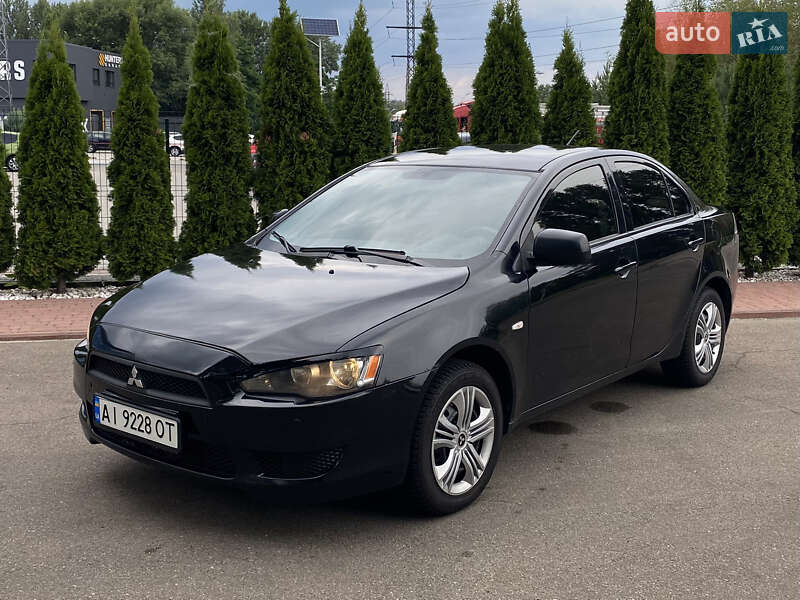 Седан Mitsubishi Lancer 2010 в Києві