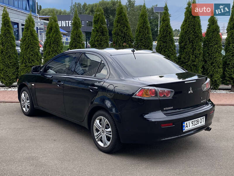 Седан Mitsubishi Lancer 2010 в Києві