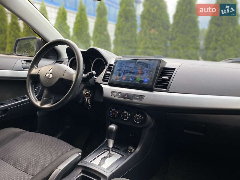Седан Mitsubishi Lancer 2010 в Києві