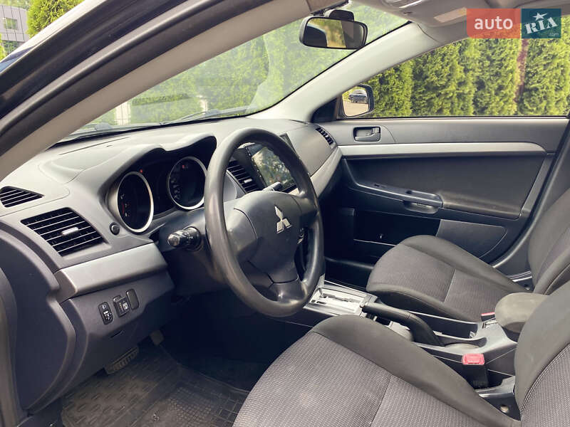 Седан Mitsubishi Lancer 2010 в Києві