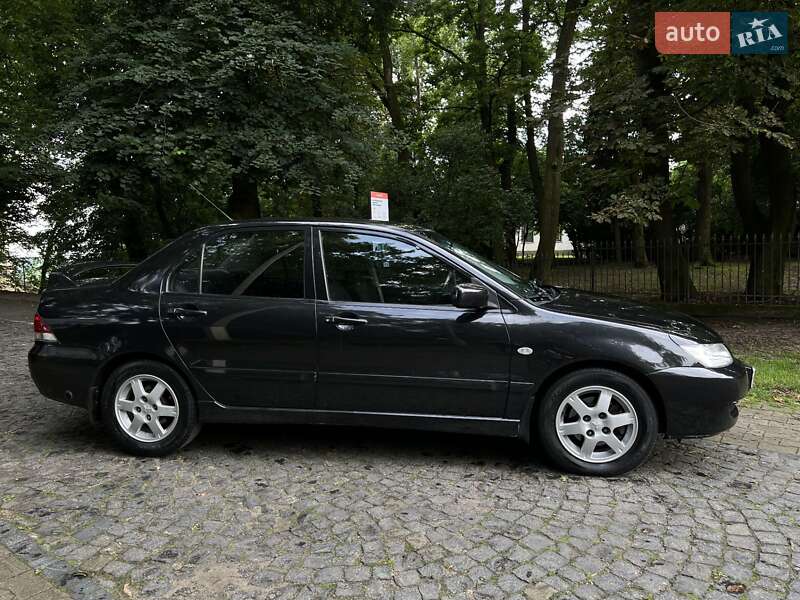 Седан Mitsubishi Lancer 2005 в Острозі