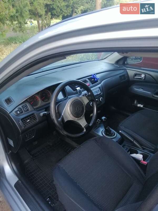 Седан Mitsubishi Lancer 2004 в Одессе