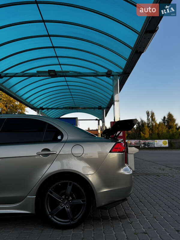 Седан Mitsubishi Lancer 2008 в Березному