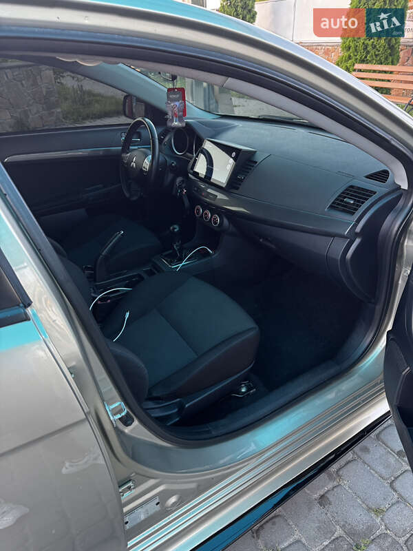 Седан Mitsubishi Lancer 2008 в Березному