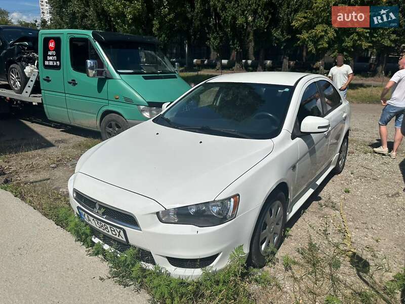 Седан Mitsubishi Lancer 2015 в Остроге