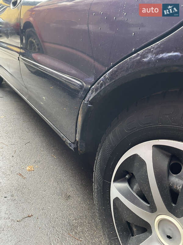 Седан Mitsubishi Lancer 1994 в Киеве