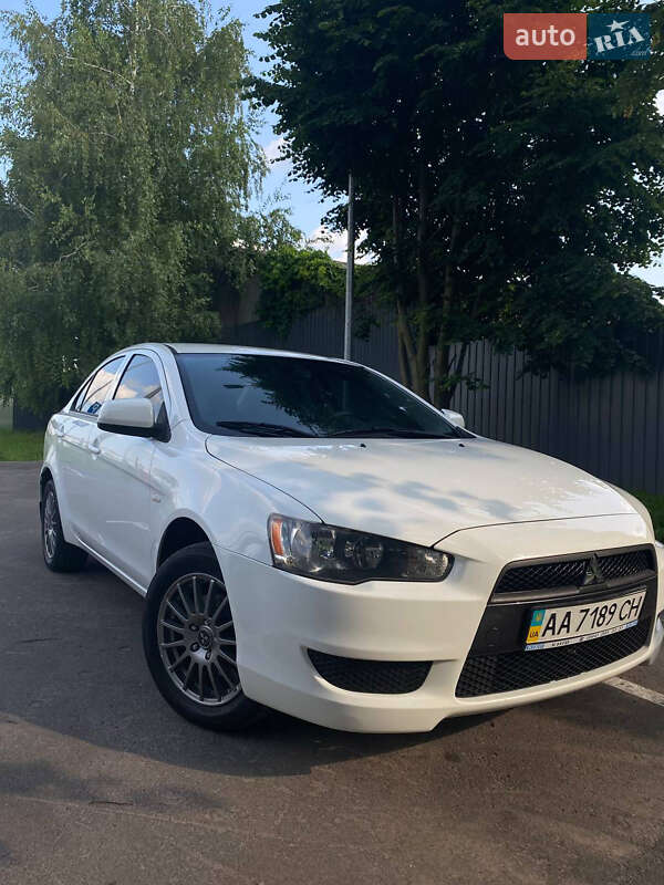 Седан Mitsubishi Lancer 2011 в 