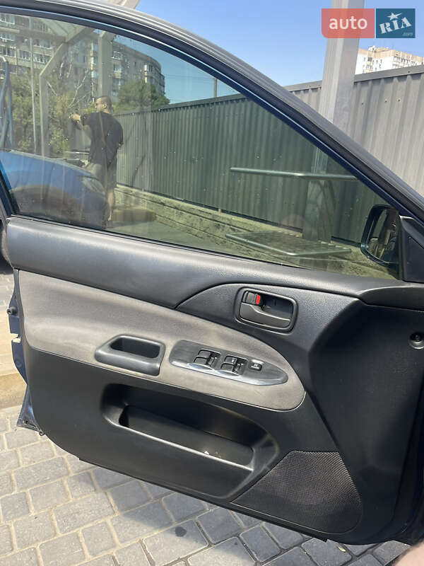 Седан Mitsubishi Lancer 2004 в Одессе