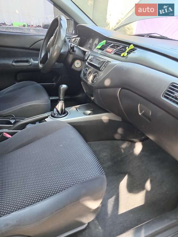 Седан Mitsubishi Lancer 2006 в Черновцах