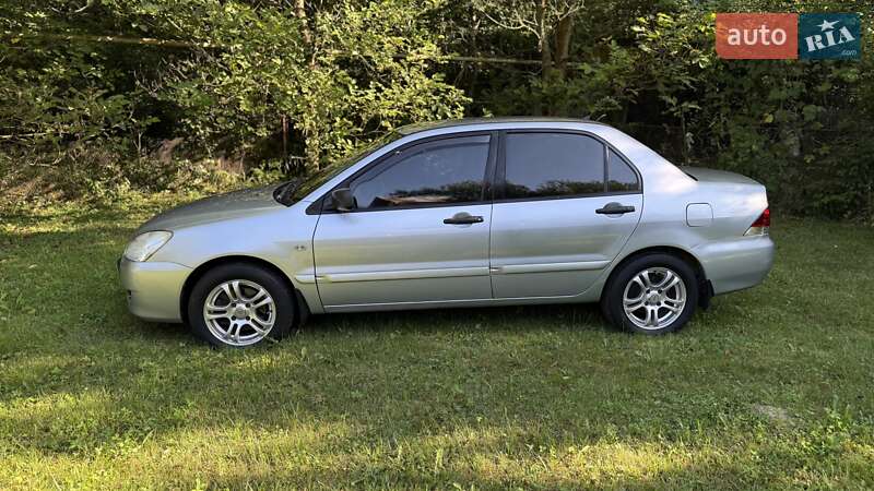 Седан Mitsubishi Lancer 2005 в Ужгороді