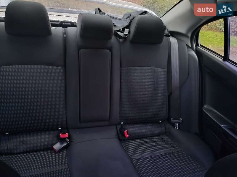 Седан Mitsubishi Lancer 2012 в Чернигове