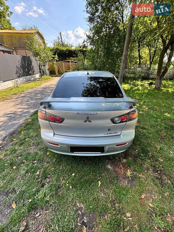 Седан Mitsubishi Lancer 2010 в Обухове
