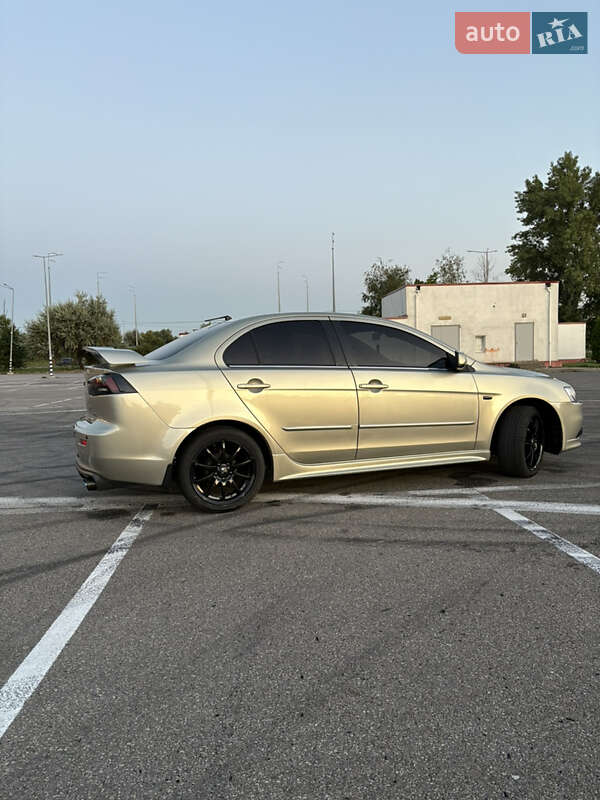 Седан Mitsubishi Lancer 2008 в Киеве