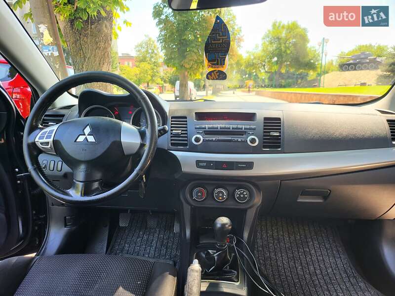 Седан Mitsubishi Lancer 2011 в Могилев-Подольске