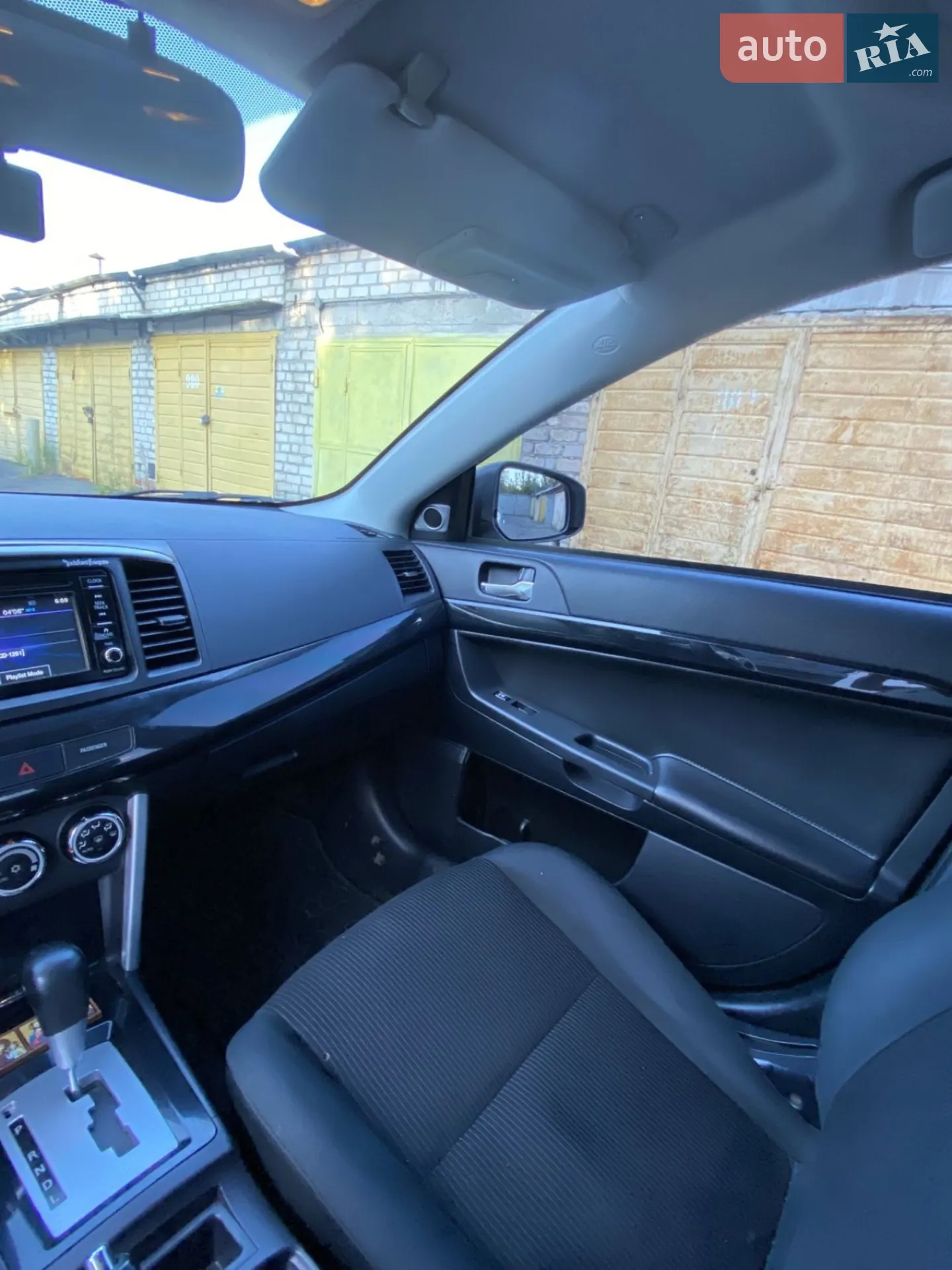 2016 Mitsubishi Lancer - мініатюра 16