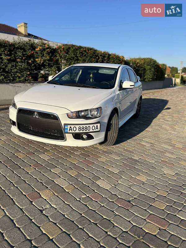 Седан Mitsubishi Lancer 2015 в Ужгороде