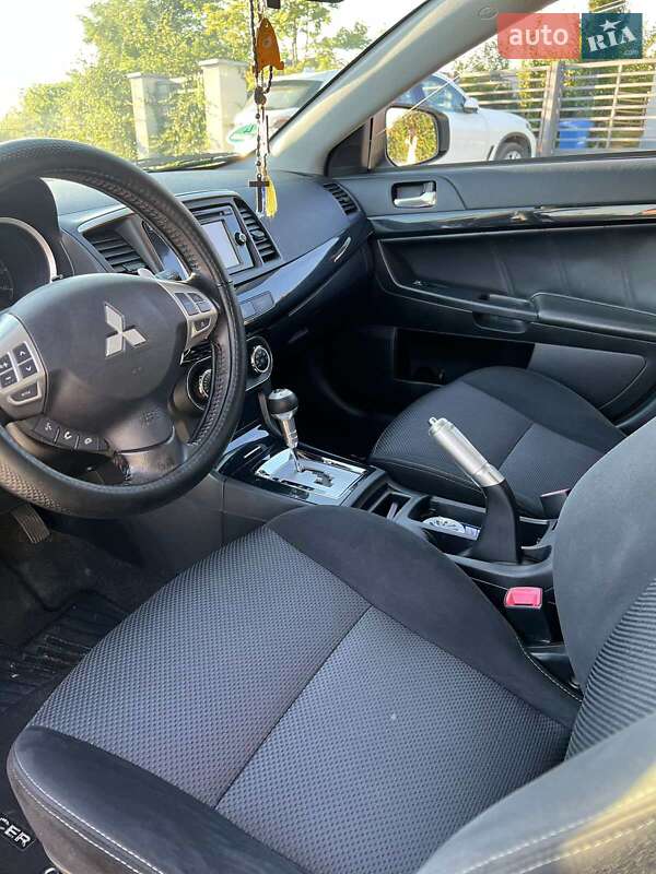 Седан Mitsubishi Lancer 2015 в Ужгороде