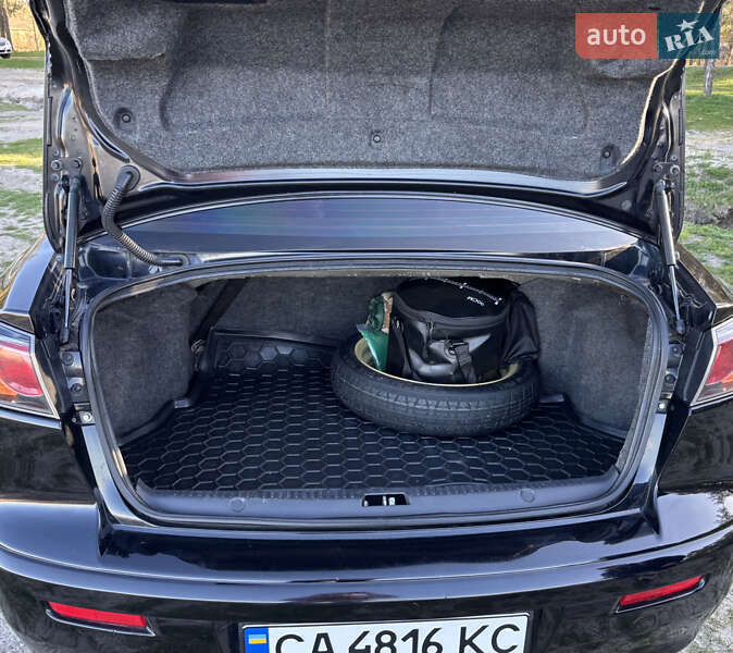 Седан Mitsubishi Lancer 2011 в Черкасах