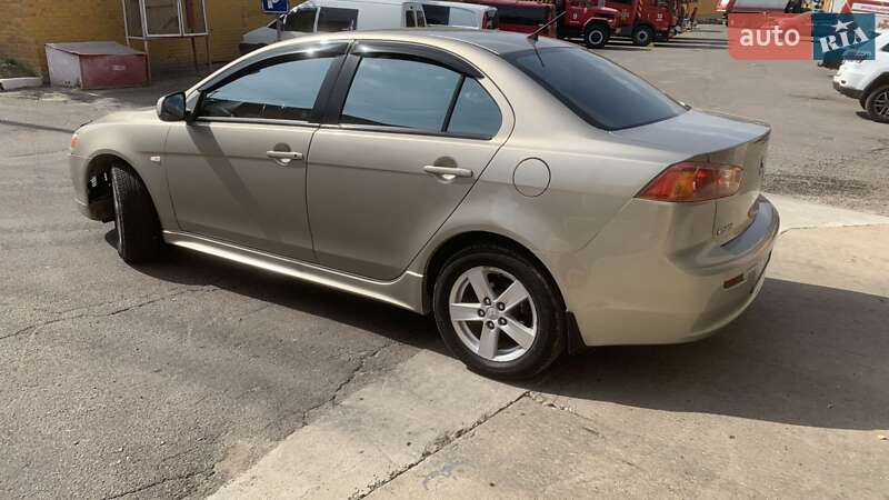 Седан Mitsubishi Lancer 2008 в Ромнах
