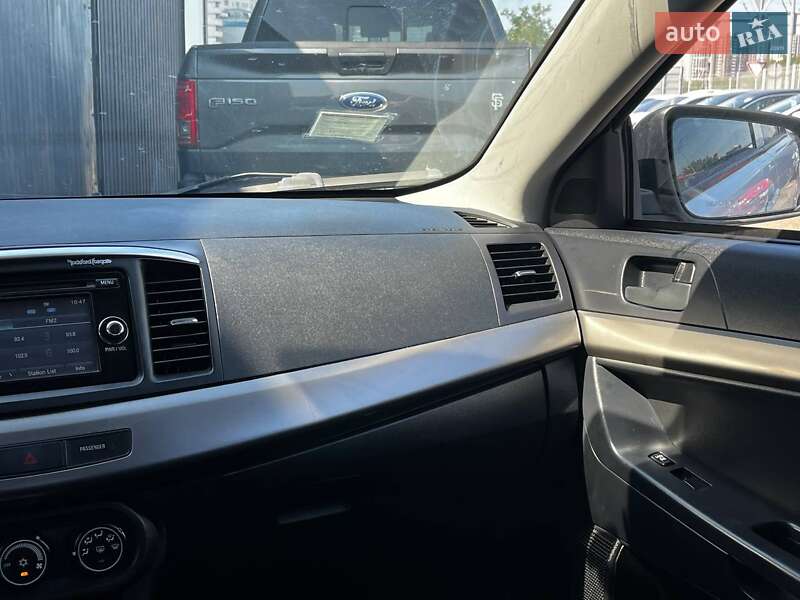 Седан Mitsubishi Lancer 2014 в Киеве