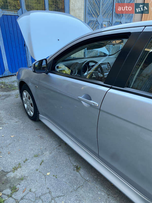 Седан Mitsubishi Lancer 2015 в Дніпрі
