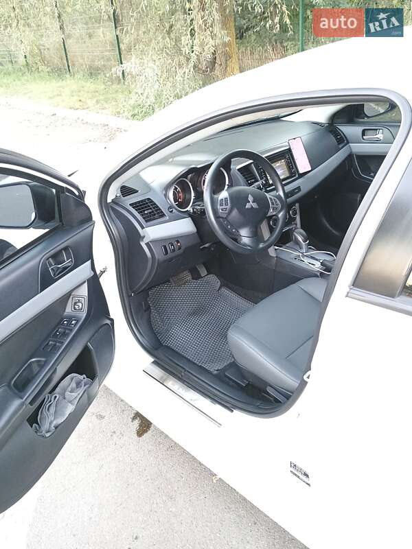 Седан Mitsubishi Lancer 2017 в Києві