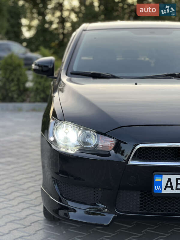Седан Mitsubishi Lancer 2015 в Виннице
