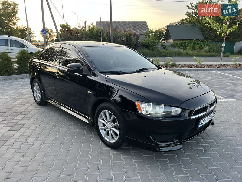 Седан Mitsubishi Lancer 2015 в Виннице