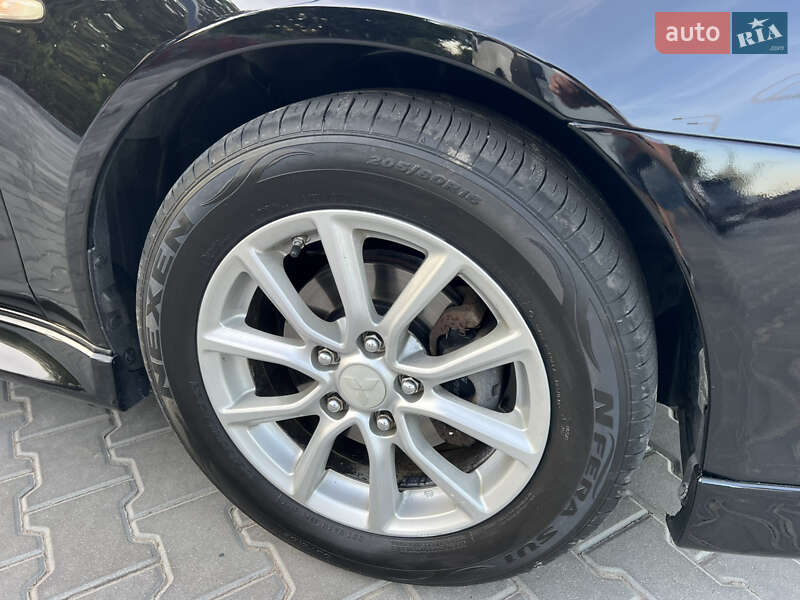 Седан Mitsubishi Lancer 2015 в Виннице